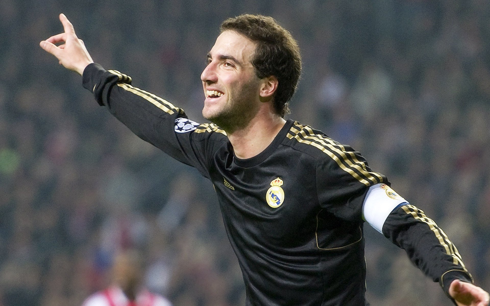 “马丁·高尔西的战术思维与防守能力,引领阿根廷橄榄球发展”