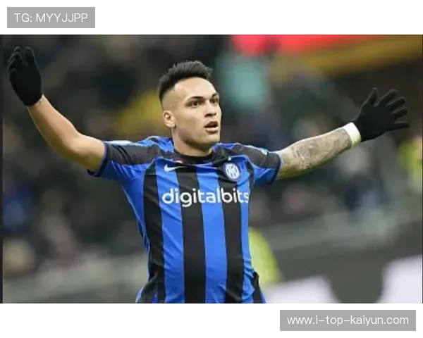 劳塔罗轻巧脚尖触球破坏对手解围的力量美学