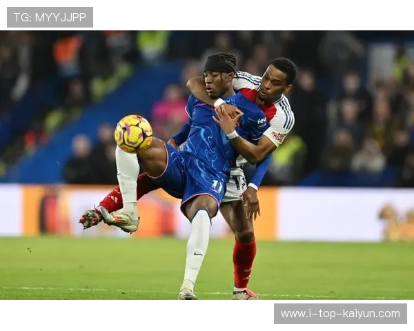 切尔西禁区前沿连续起脚施压